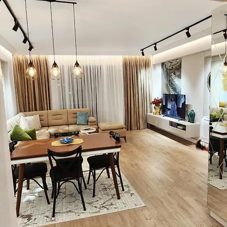 Golden Pearl Apartment *